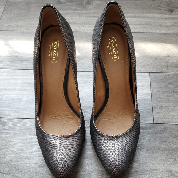 Coach - Picture 2 of 7